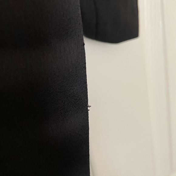 DKNY Jumpsuit, long sleeve crepe, satin collar. Size 4 - Picture 11 of 16